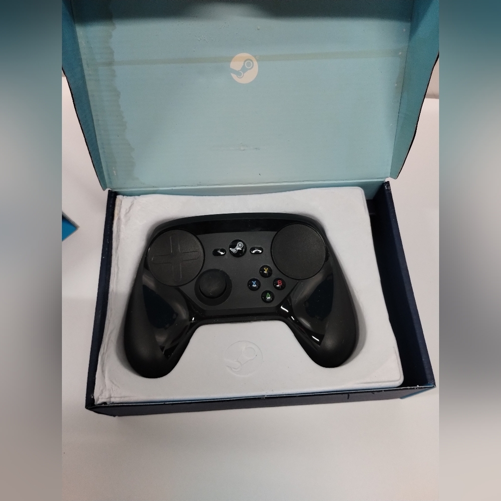 Valve Steam Controller (Model 1001) Complete in Box . - Picture 2 of 4